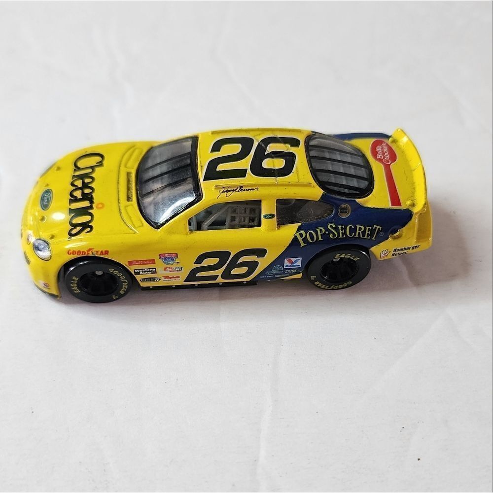 Johnny Benson #26 Cheerios Ford NASCAR Diecast Car 1:64